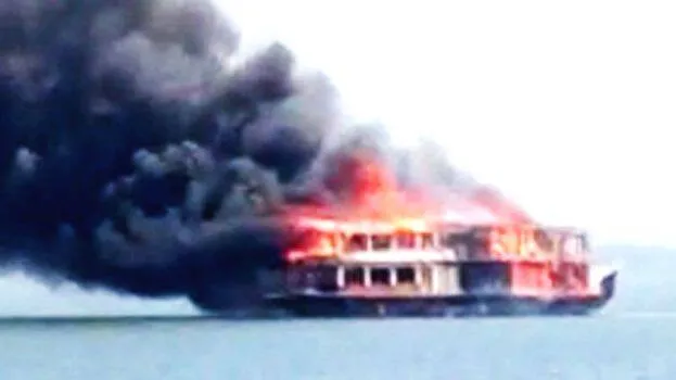 houseboat