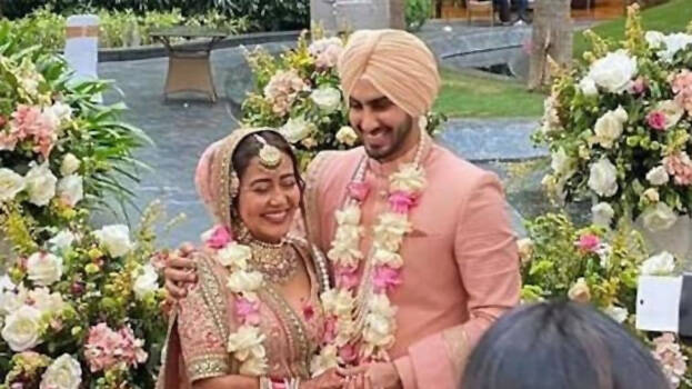 Neha Kakkar and Rohanpreet tie knot as per Sikh wedding ceremony