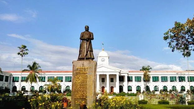 visitors-at-government-of