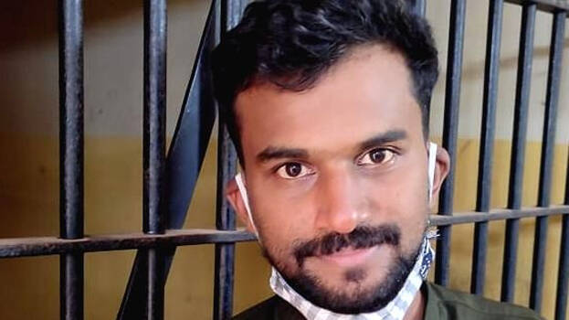 Woman who told her grievances to Shihabuddin via phone lost 40 sovereigns of gold; 40 women were cheated by him similarly, says police - KERALA - CRIME | Kerala Kaumudi Online Woman who told her grievances to Shihabuddin via phone lost 40 sovereigns of gold; 40 women were cheated by him similarly, says police - KERALA - CRIME | Kerala Kaumudi Online