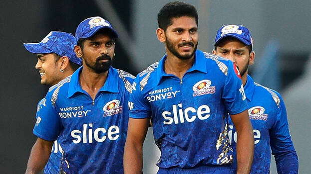 Kerala s own Basil Thampi shines in his Mumbai Indians debut but