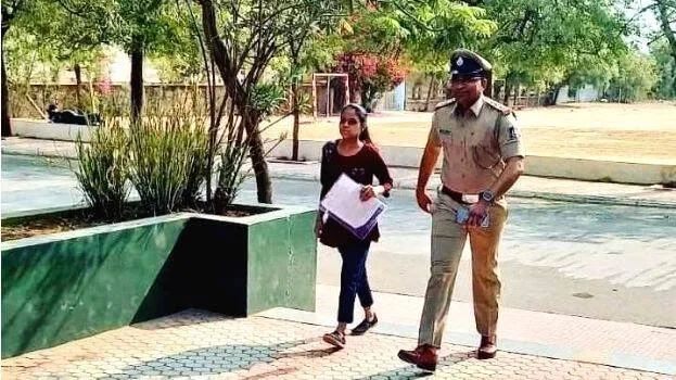 gujarat-police-student