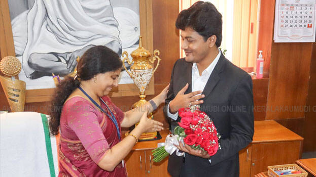 Collector Uncle' now in Thrissur; Haritha V Kumar hands over charge to  Krishna Teja - KERALA - GENERAL