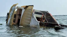 houseboat-