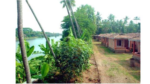 chalakudy-river-homes