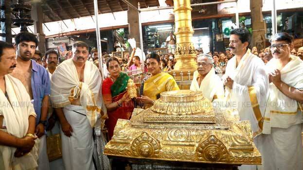 Tamil Nadu chief minister's wife offers Rs 14 lakh gold crown to Kerala  temple - India Today