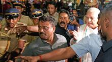 governor-kerala-sfi-prote
