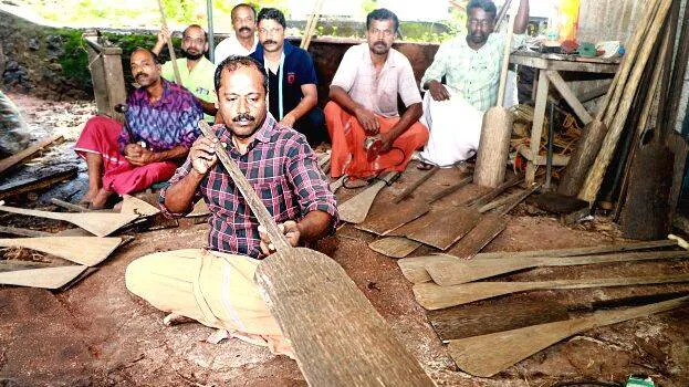 alappuzha-oars-snake-boat