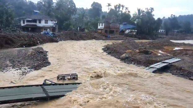 Temporary bridge collapses during very heavy rainfall in Chooralmala; bailey bridge closed, 250 families evacuated - KERALA - GENERAL | Kerala Kaumudi Online