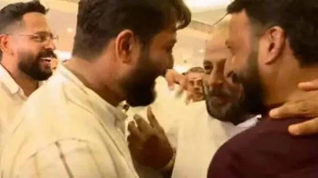 palakkad-sarin-handshake-