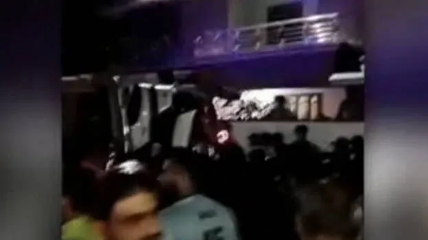 tourist-bus-overturns-nea