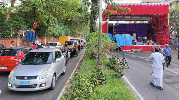 vanchiyoor-road-blockade