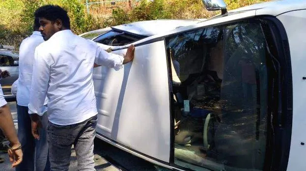 elephant-attacks-car