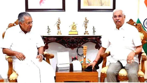 arlekar-cm-pinarayi-vijay