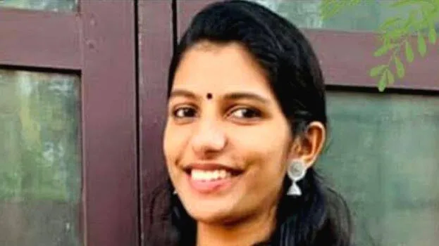 kazhakuttam-kerala-rose-m