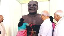 kr-narayanan-statue