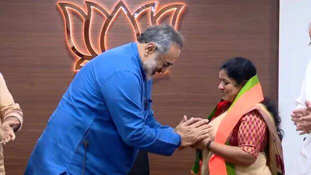 Former mahila congress general secretary R Reshmi joins BJP, accepts  membership from Rajeev Chandrashekar