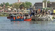 boat-capsizes-in-yamuna-r