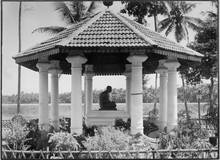 gurudeva-statue