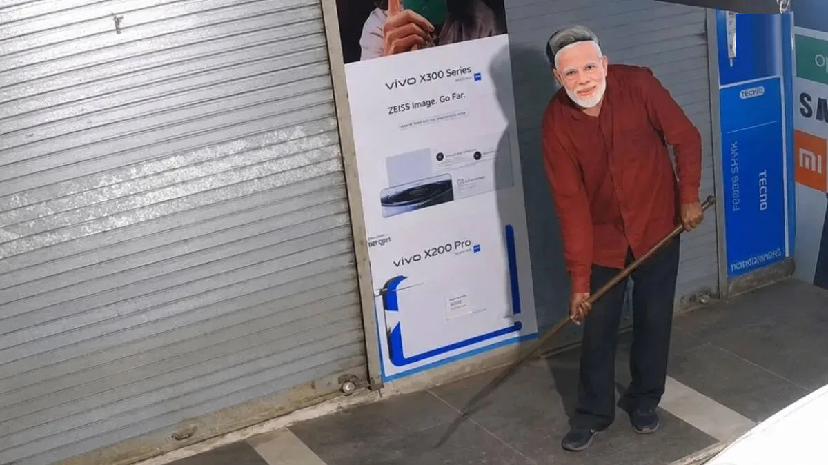 thief-wearing-modi-mask