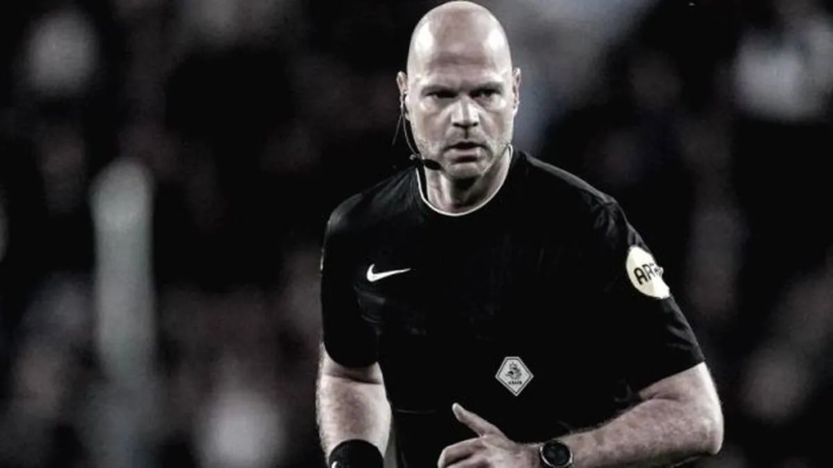 dutch-referee