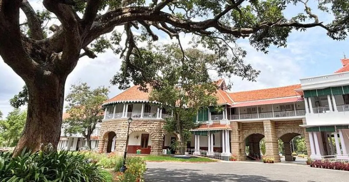 lok-bhavan