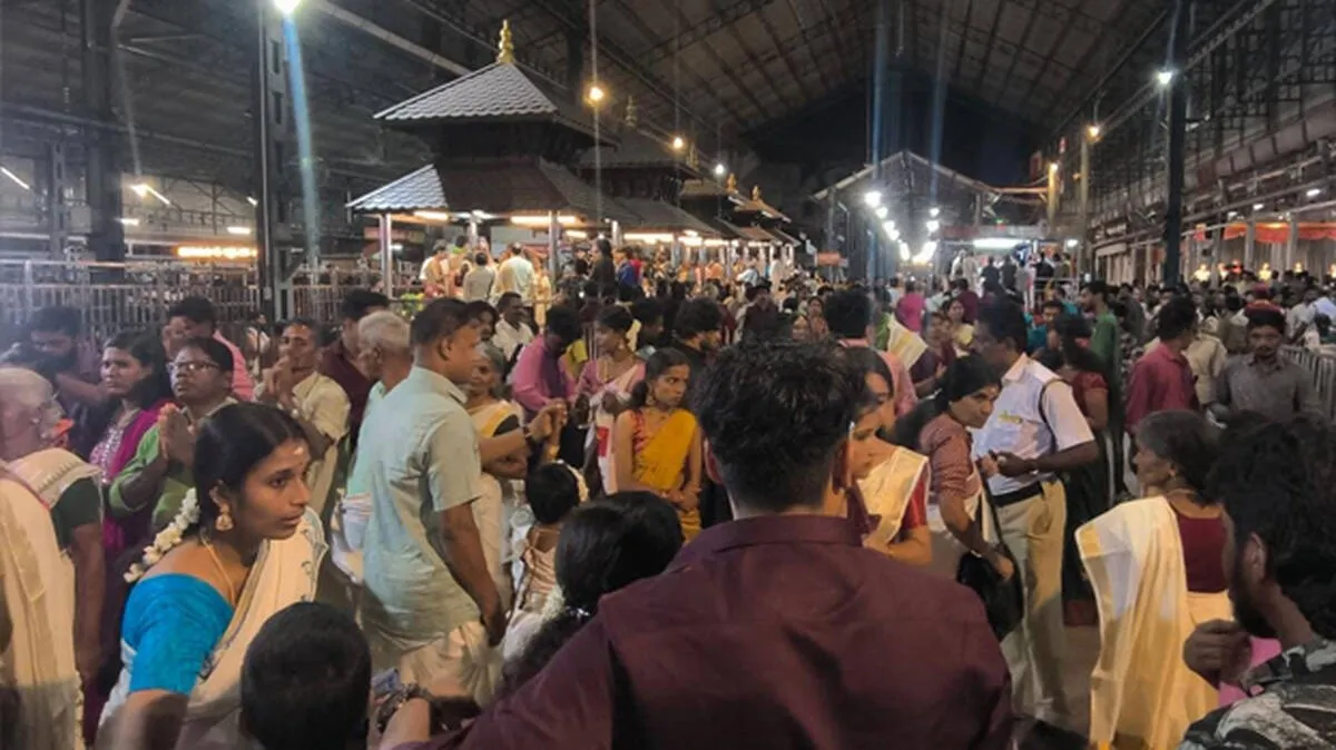 wedding-rush-at-guruvayur